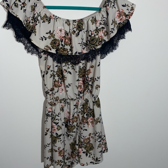 Floral Romper - Picture 3 of 6